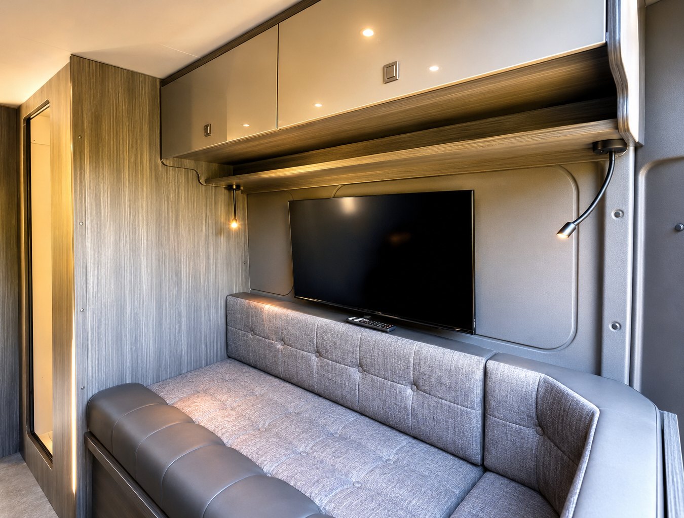 Bossway Horizon U-shape lounge with panoramic views