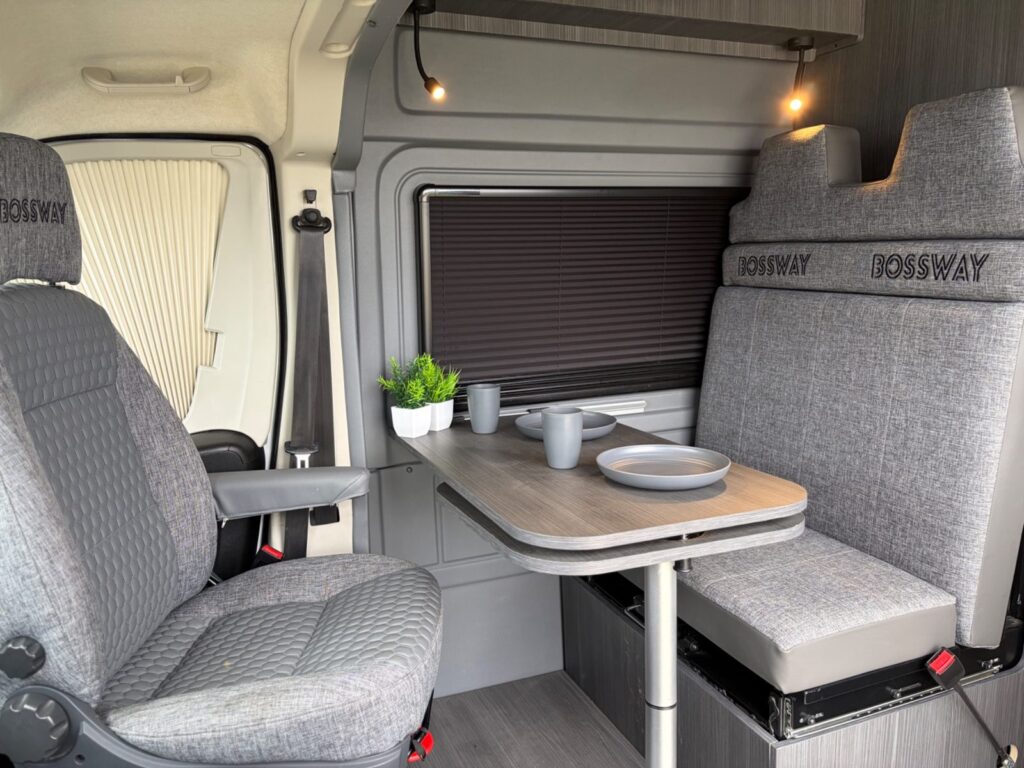 bossway-front-dinette