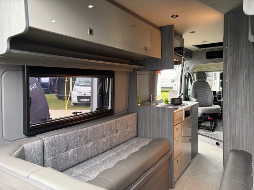 bossway-lounge-kitchen-wide